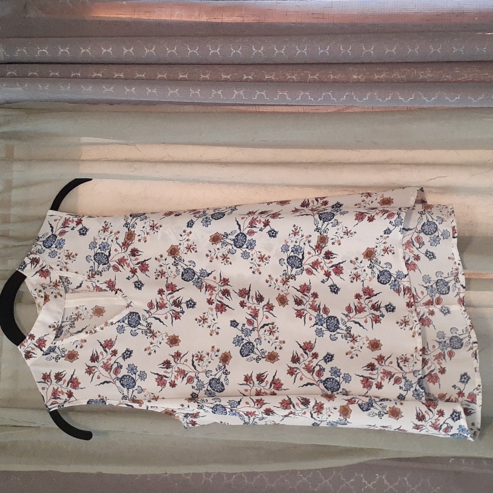 NWOT Pink Rose floral tank top, size M